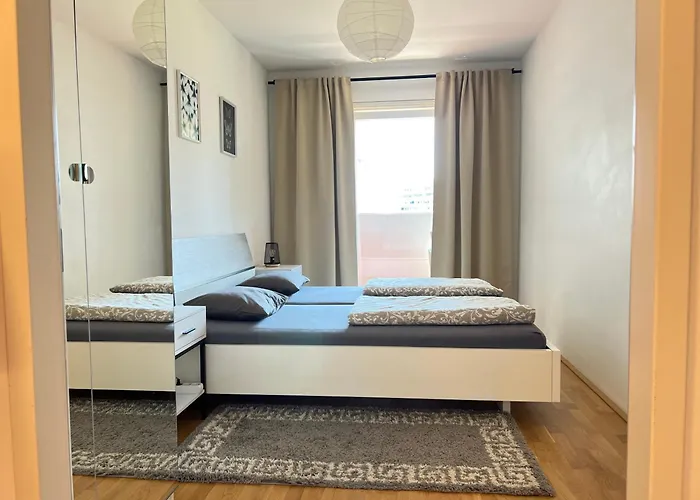 2 Bedroom Apartment Next To Metro U1 And Pr Garage