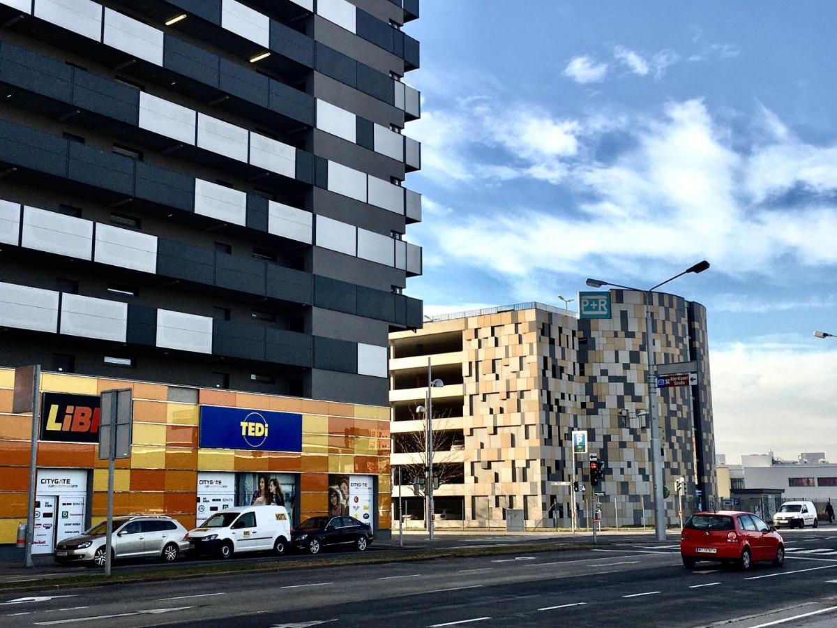 Apartment 2 Bedroom Next To Metro U1 And Pr Garage *