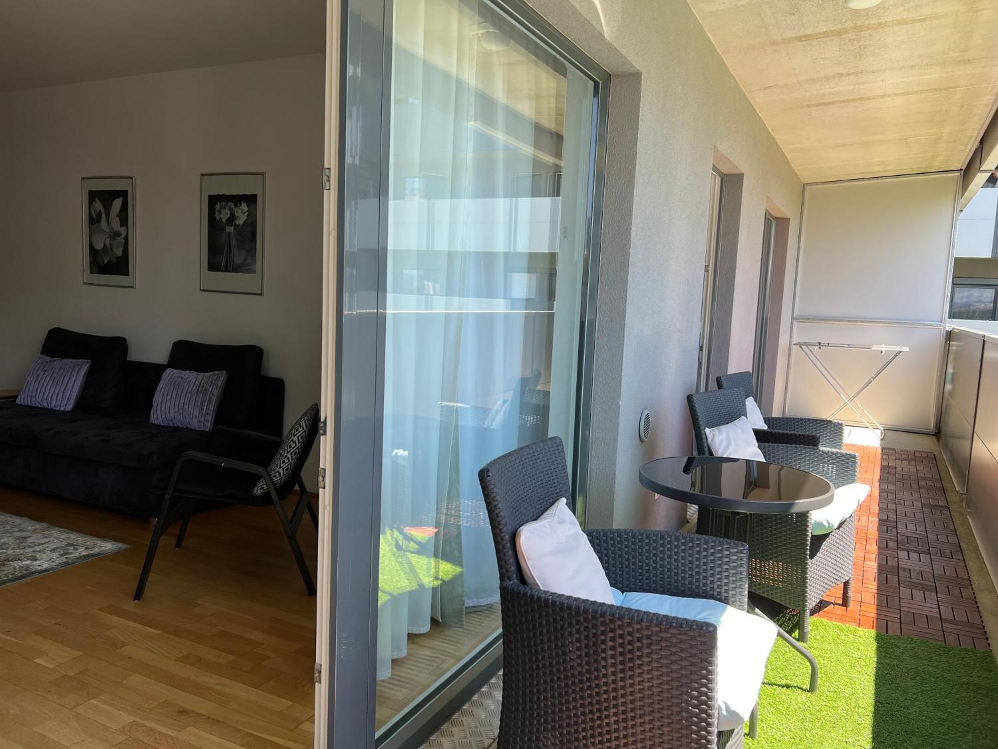 2 Bedroom Next To Metro U1 And Pr Garage *